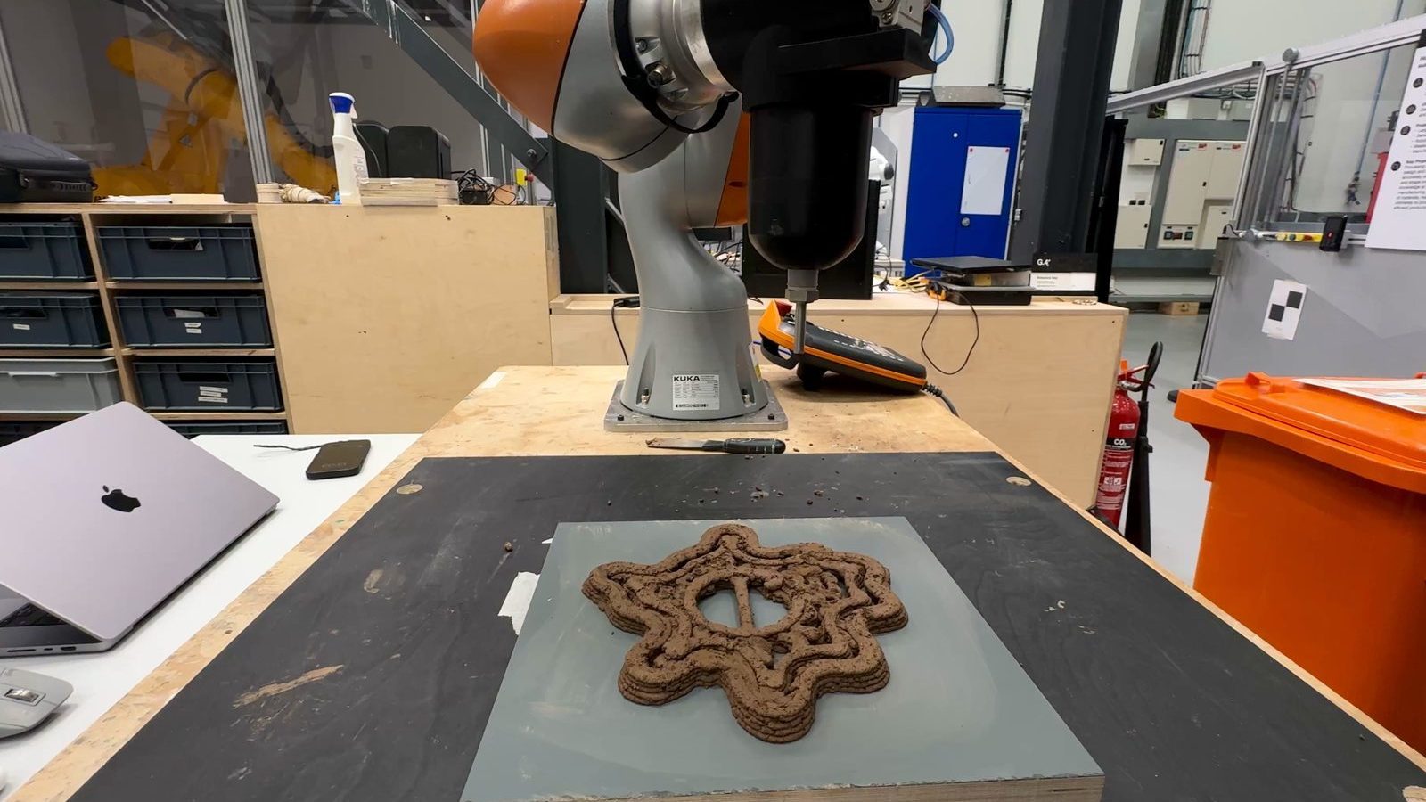 KUKA LBR iiwa mid-print of a wind-tower geometry generated from the Grasshopper definition